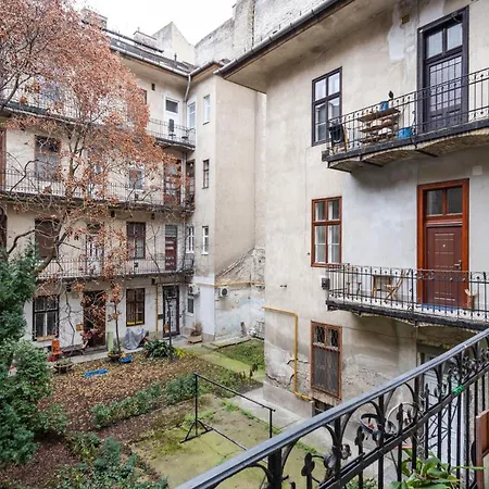 Goldenfeet Apartment *