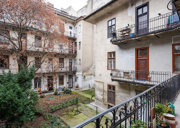 Goldenfeet Apartment *